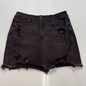 G40. Women’s American Eagle Outfitters Black Distressed Denim Skirt (12)